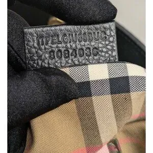 バイイー専用　53/56/57 Burberry | Bags | Burberry Medium Grainy Leather Buckethobo